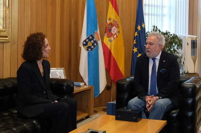 Santalices recibe no Parlamento á nova Fiscala Superior de Galicia